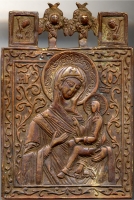 Богоматерь Тихвинская c навершием (два архангела и два херувима)